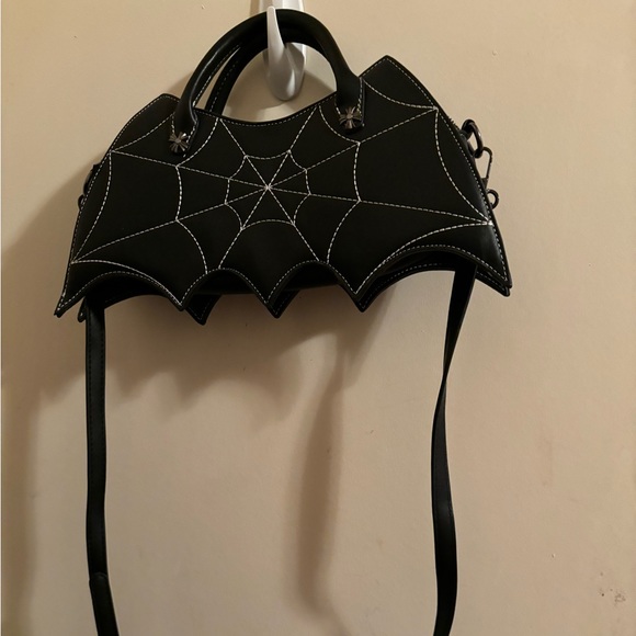 Small bat shaped purse with cobweb stitching. - Picture 2 of 4